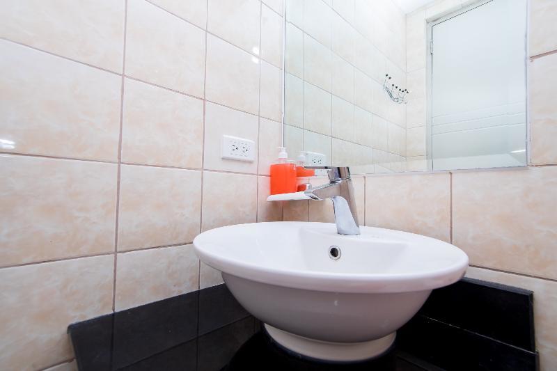 Zen Home Forbeswood Parklane Bgc Taguig Dış mekan fotoğraf